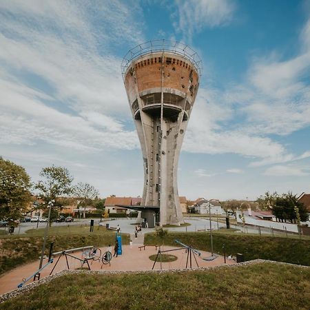 Apartman Stari Toranj Vukovar Exteriör bild